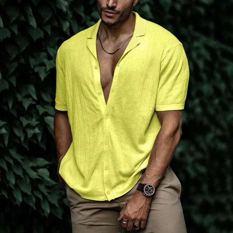 Chemise homme confortable, coupe flatteuse, parfaite pour les sorties estivales.