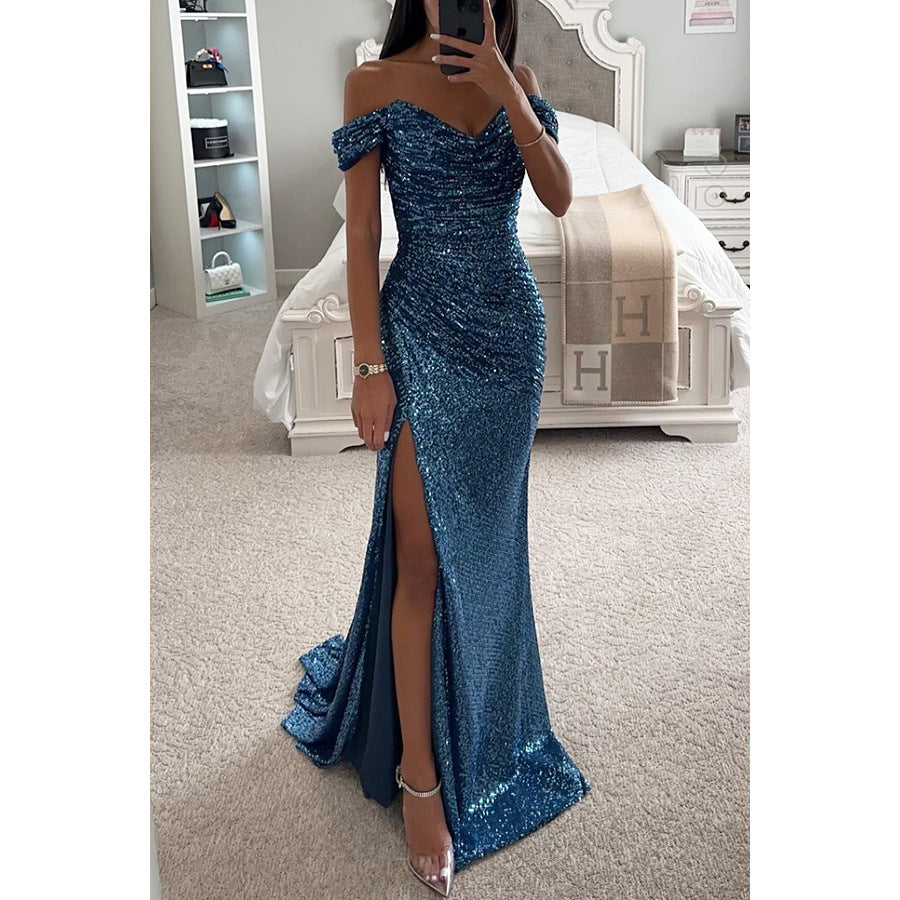 Robe de soirée statement. Longue, brillante, fendue, épaules dénudées. Pour une femme glamour et chic en toute occasion.