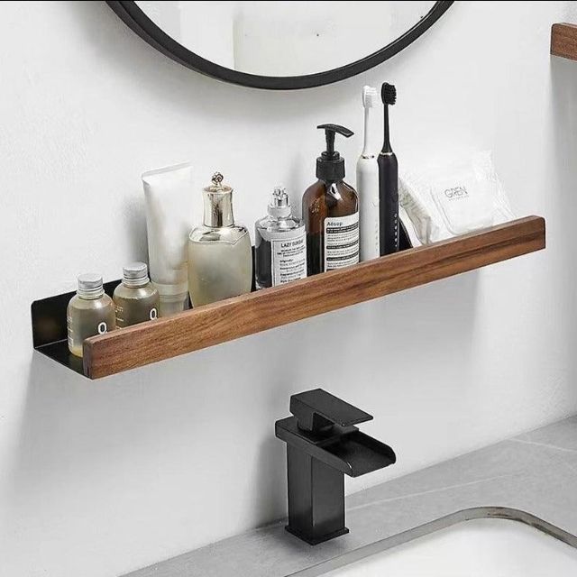 Décoration salle de bain : étagère murale en bois massif auto-adhésive, pour un style naturel et chic.