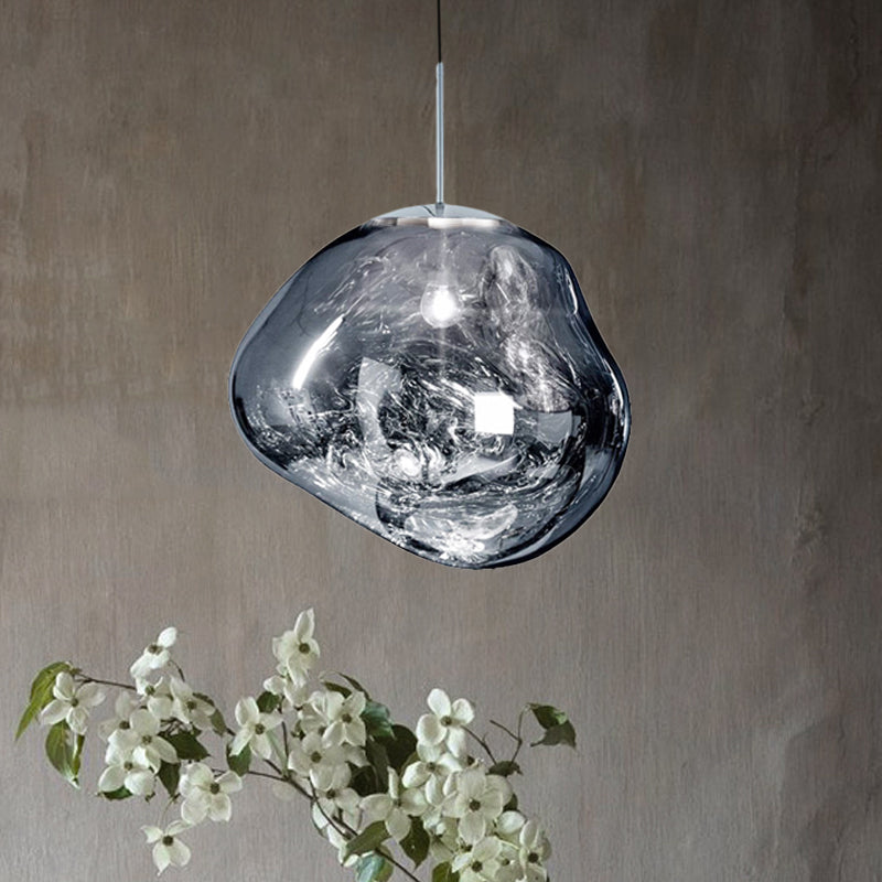 Luminaire élégant Aurélis, design contemporain, idéal pour salle à manger et salon.