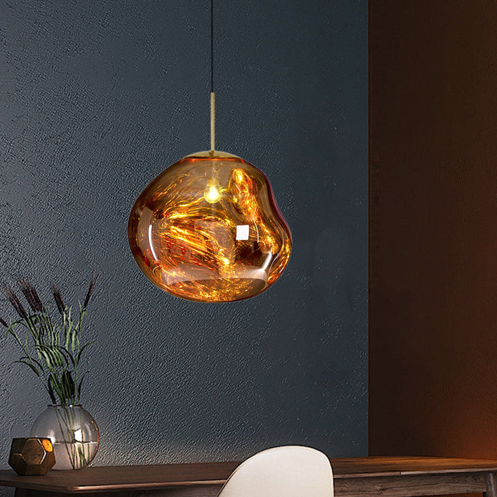 Éclairage de salle à manger avec la suspension Aurélis, design moderne et élégant.