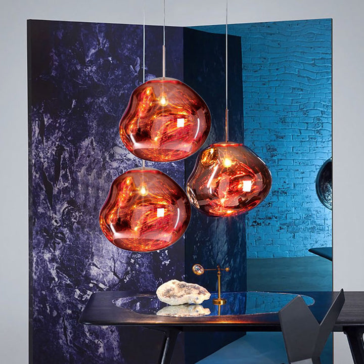 Lampe de plafond chic Aurélis pour salon, crée une ambiance moderne et chaleureuse.