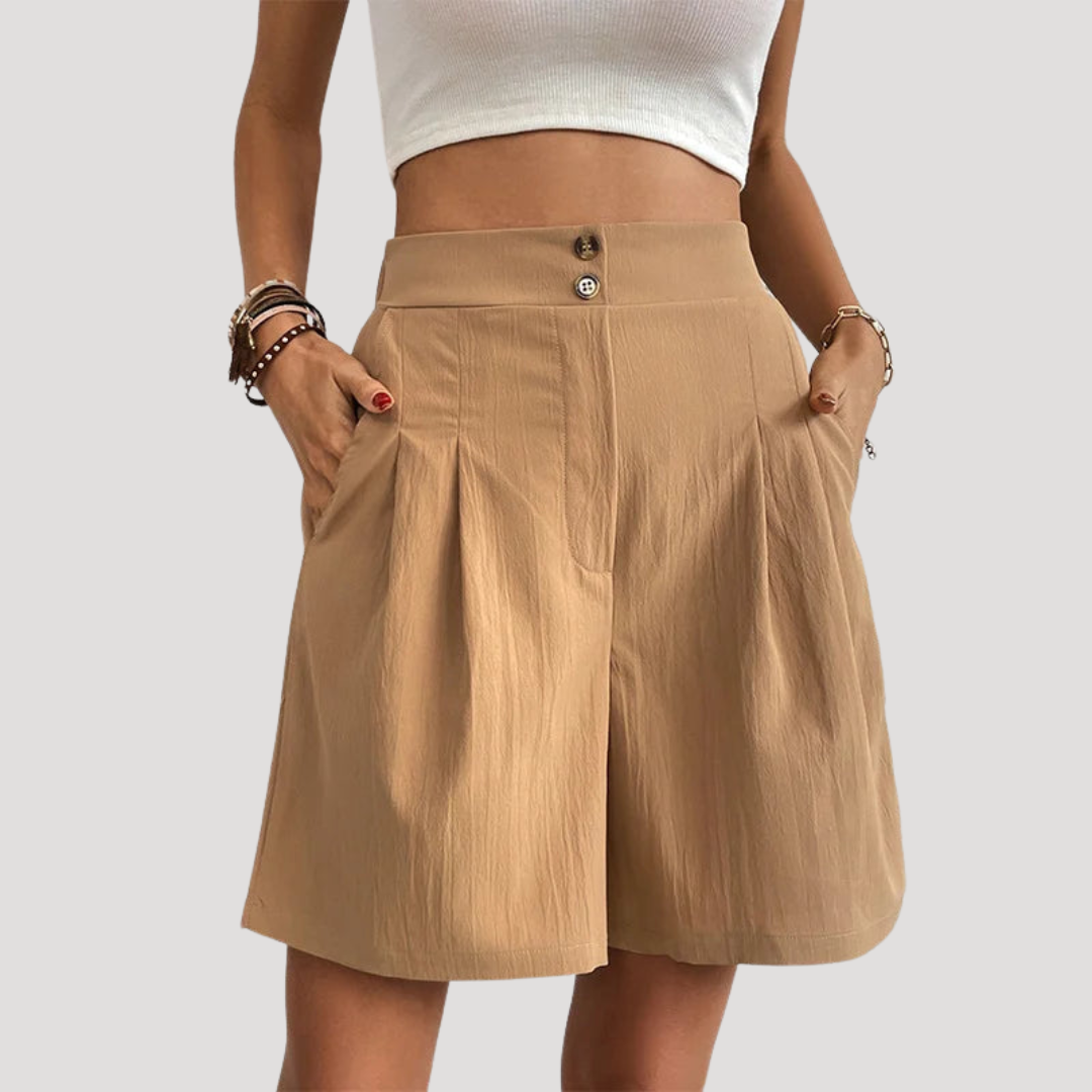 Silhouette d'un short plissé taille haute, alliant chic et confort pour la mode estivale féminine.