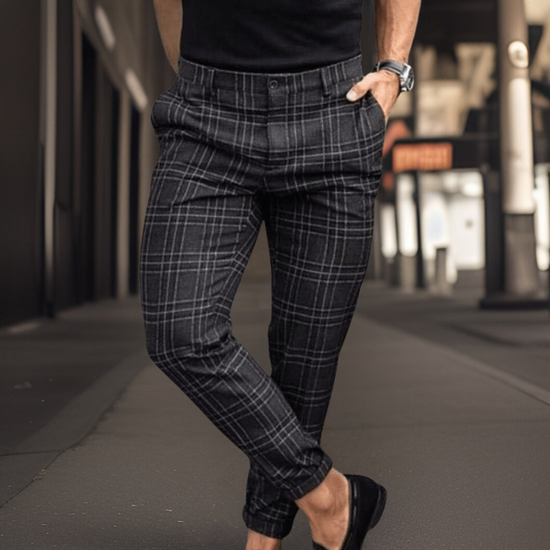 Pantalon homme Juliano slim fit à carreaux élégant en lin. Style moderne pour bureau ou décontracté.