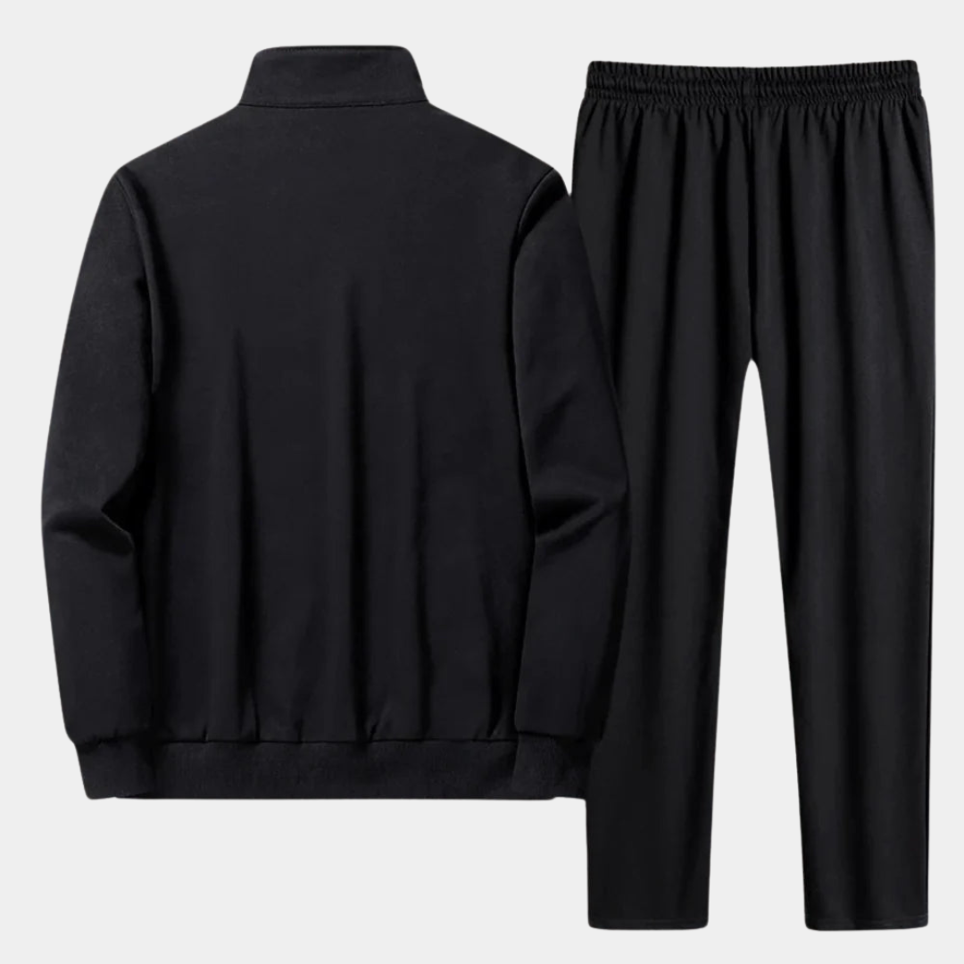 Ensemble survêtement homme moderne et confortable, idéal pour le sport ou la détente.