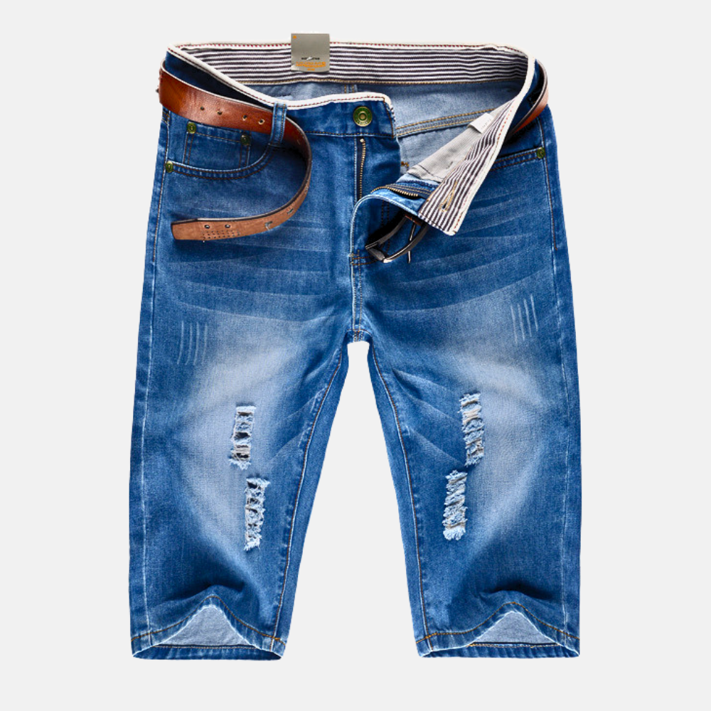 Short en jean décontracté homme bleu, coupe droite, style usé moderne. Idéal pour l'été et un look urbain.