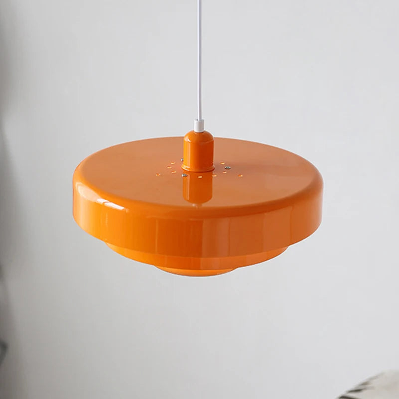 Luminaire suspendu LED, design industriel avec abat-jour en fer. Éclairage moderne pour salon.