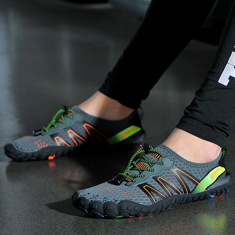 Chaussures aquatiques unisexe protégeant les pieds nus. Idéales pour plage, rochers, natation. Conception à séchage rapide.