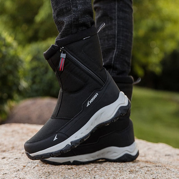 Élégantes bottes homme imperméables, résistantes à l'eau. Idéales pour temps froid, confort assuré.