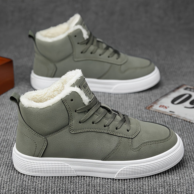 Chaussures hiver homme montantes avec lacets, idéales pour le froid, offrant chaleur et confort durable.