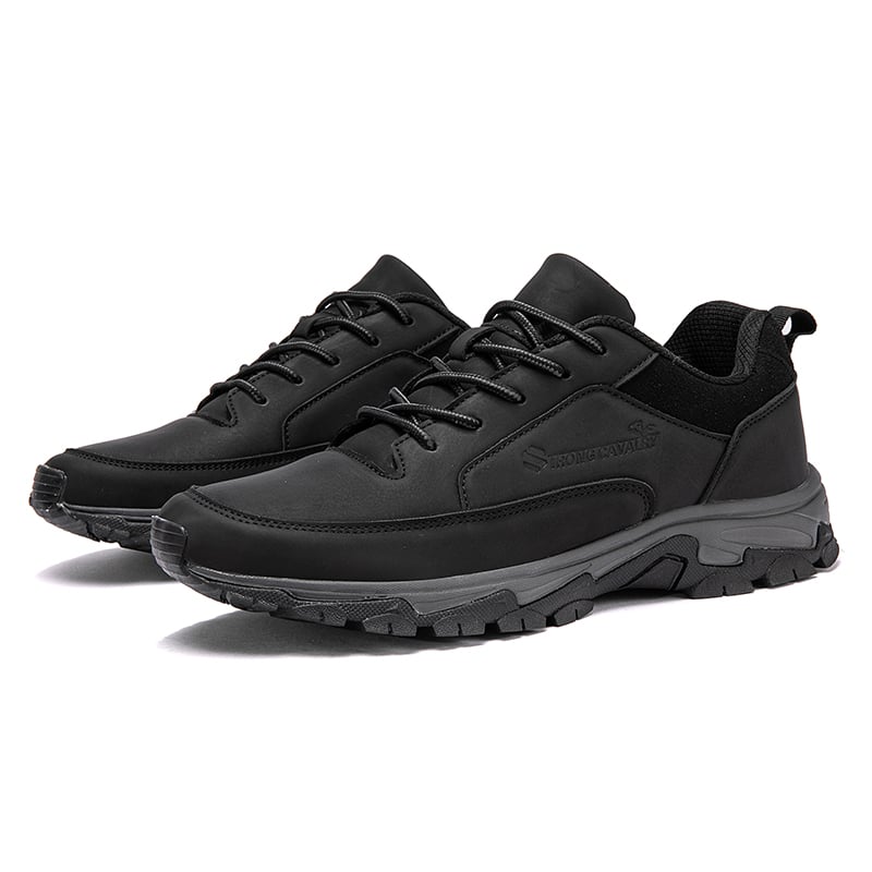 Vue du dessus des chaussures homme Darion, offrant espace et confort pour les pieds sensibles.