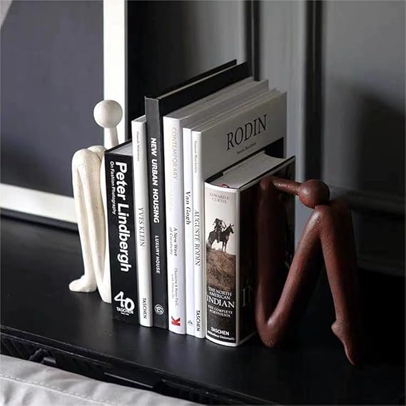 Rangement de livre élégant en métal, support artistique design pour une organisation moderne et raffinée à la maison ou au bureau.