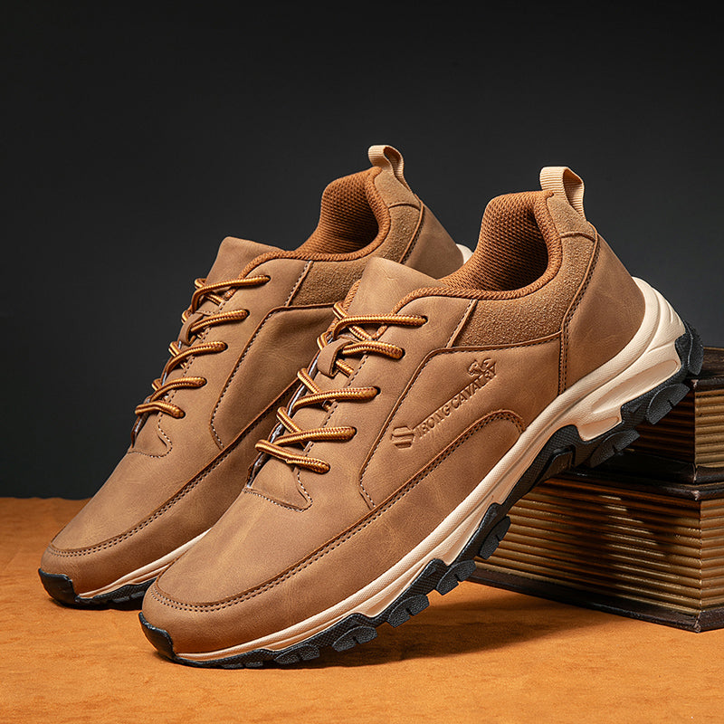 Chaussures homme orthopédiques Darion, design ergonomique pour confort quotidien et soutien des pieds.