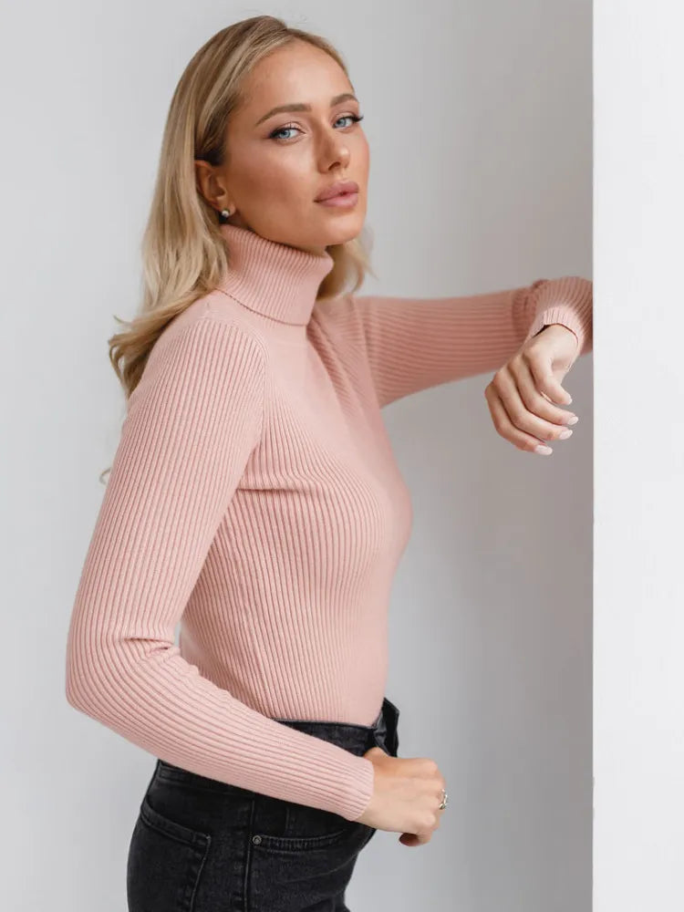 Pull col roulé femme gris chiné, doux et stylé, parfait pour les looks décontractés de l'automne.