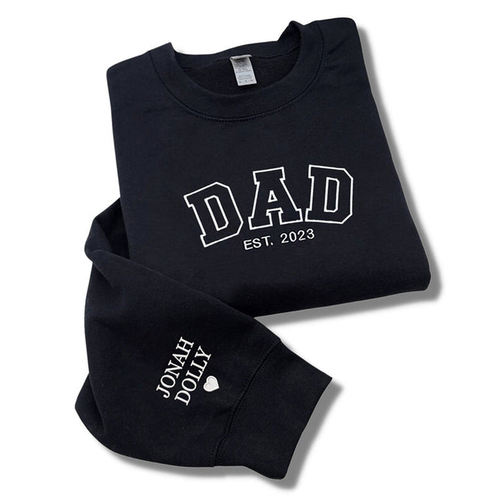 Sweat-shirt homme personnalisé brodé avec noms, idéal cadeau Fête des Pères unique. Confort et style personnalisés.