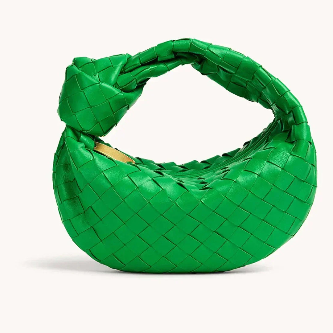Sac à main femme élégant en cuir noir. Accessoire mode classique et intemporel pour toutes occasions.