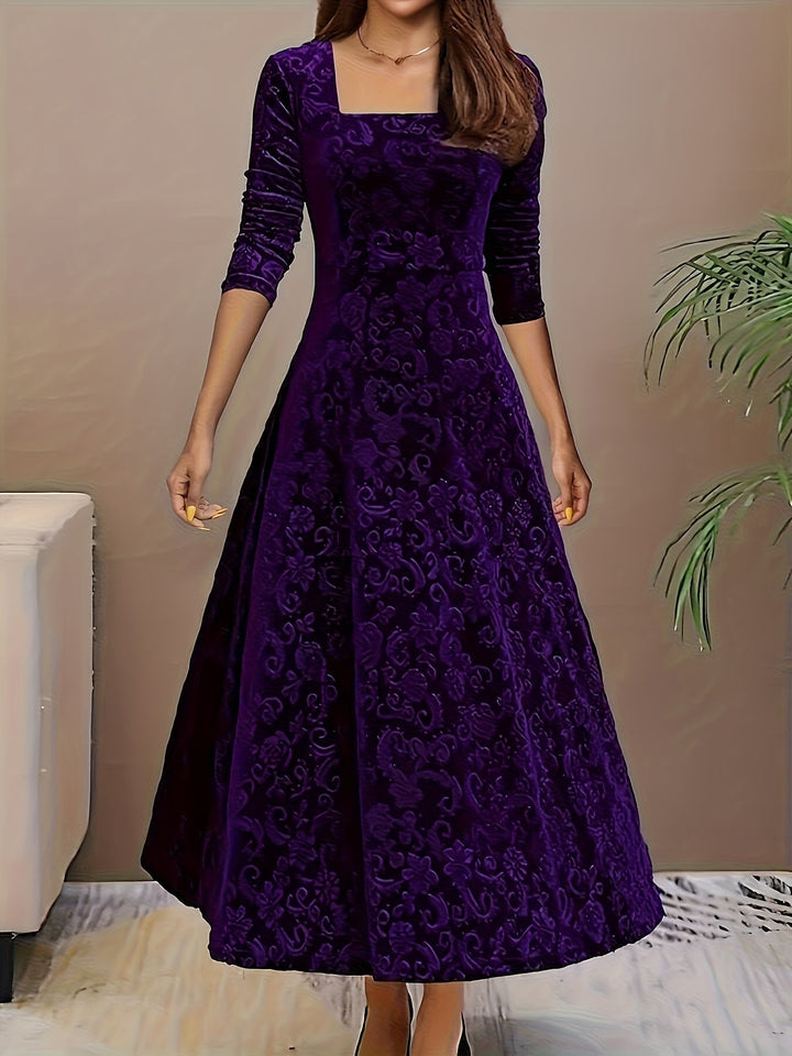 Robe de cocktail en velours noir, coupe A-line, un choix chic et confortable pour femme. Soirée élégante.