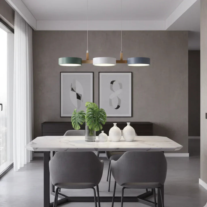 Suspension LED contemporaine, design moderne avec lumière réglable pour salon.