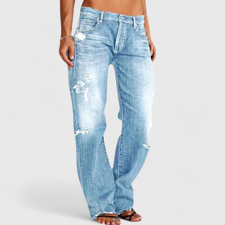 Jean Selah femme, pantalon large taille basse. Confort relaxé, silhouette fluide moderne et décontractée.