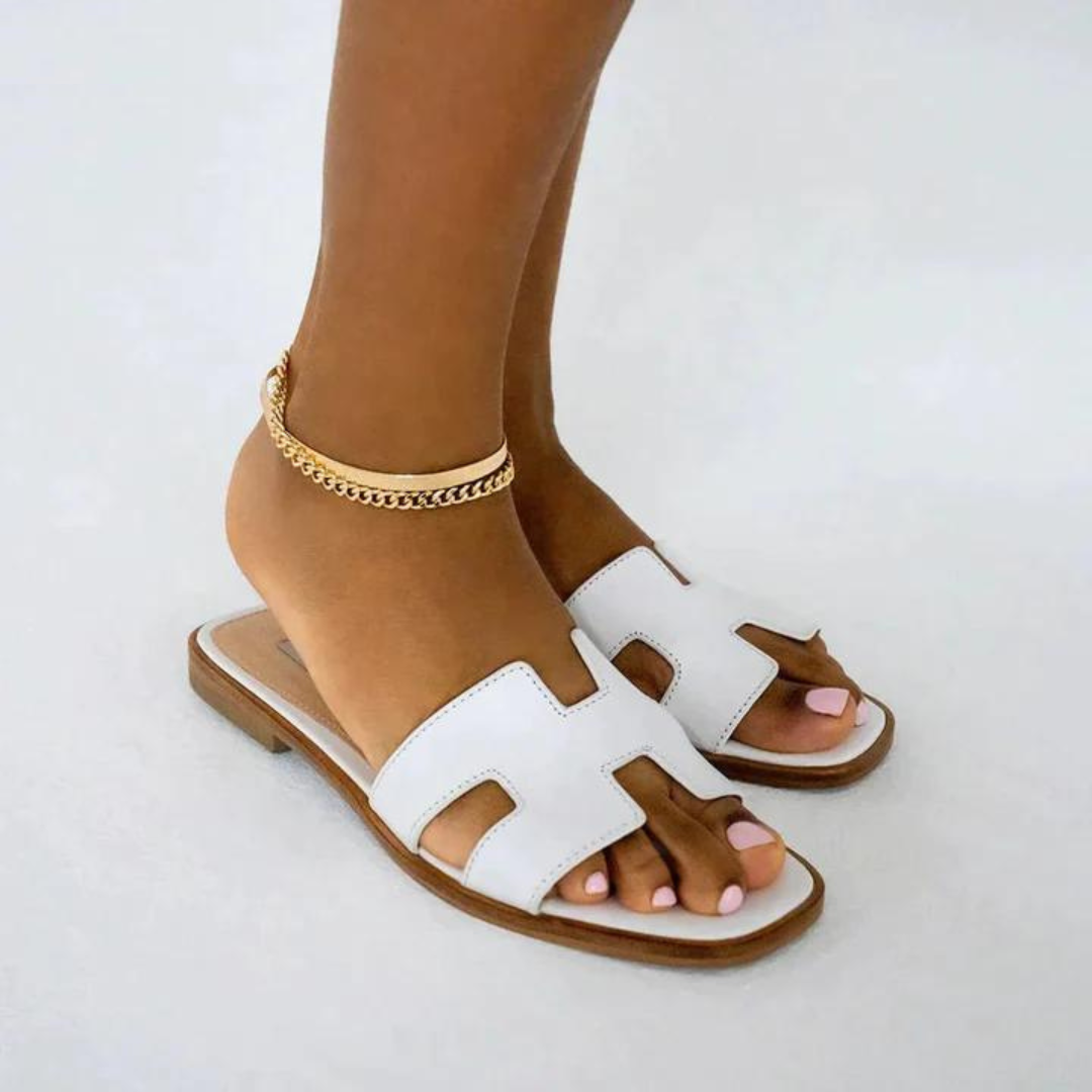 Chaussures d'été femme noires, chics et confortables, parfaites pour vos sorties estivales.