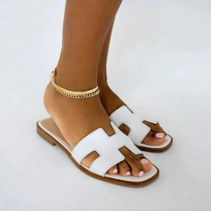 Chaussures d'été femme noires, chics et confortables, parfaites pour vos sorties estivales.
