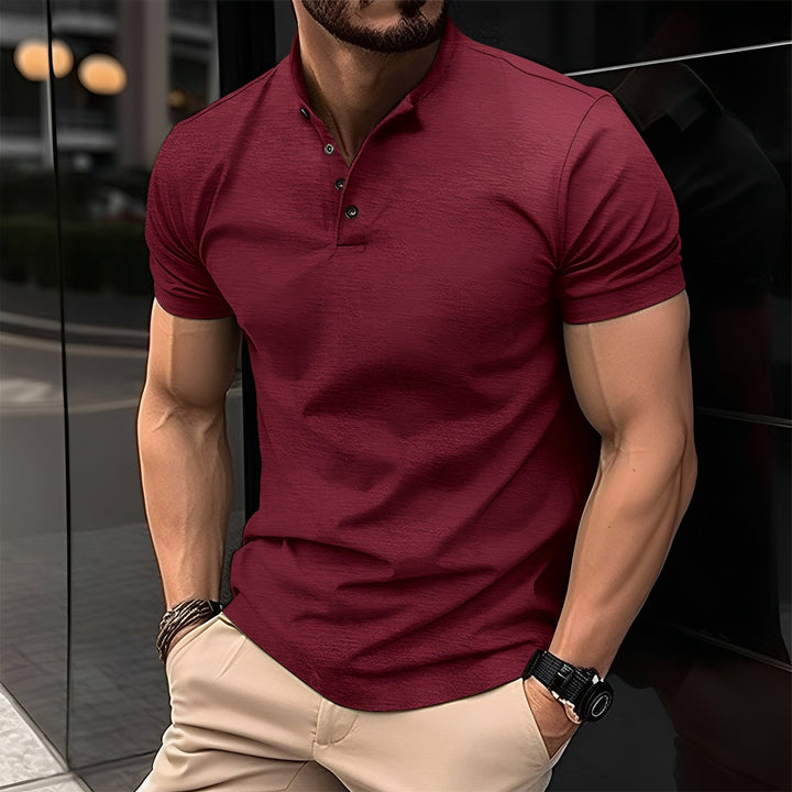 T-shirt homme à col boutonné, coupe moderne. Un essentiel basique pour un confort élégant et un style estival.