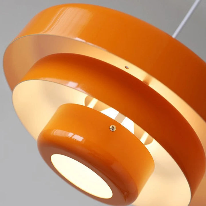 Éclairage suspendu LED vintage, style industriel pour décoration intérieure élégante.