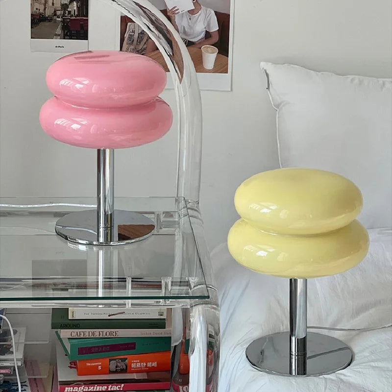 Lampe de table LED moderne et sans fil, avec son style iconique Bauhaus italien pour un intérieur stylé.