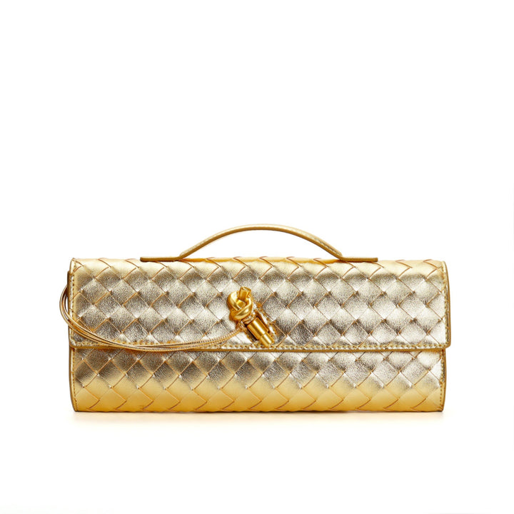 Détail de la poignée en cuir tressé d'un sac à main femme.