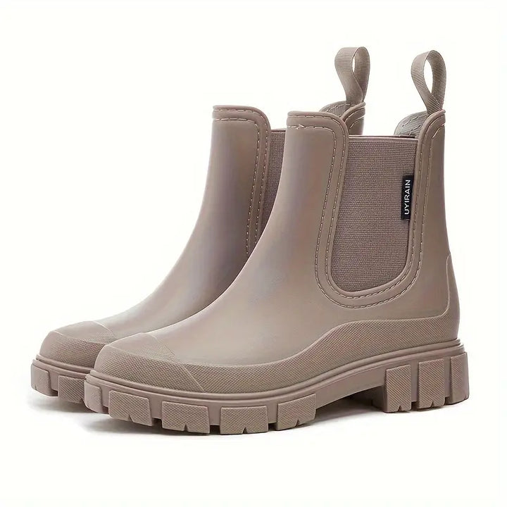 Bottines Chelsea urbaines pour femme, confortables et faciles à enfiler, parfaites pour la mode hivernale.