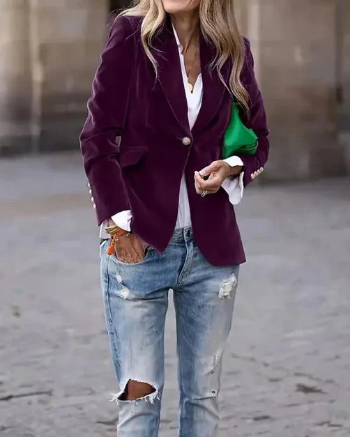Blazer femme velours vert foncé, style chic et raffiné, parfait pour automne et printemps.