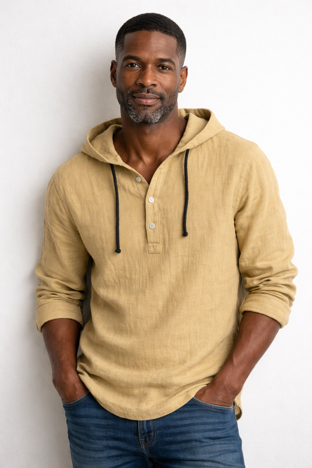 Chemise homme à capuche confortable, idéale pour un style décontracté en vacances ou à la plage.