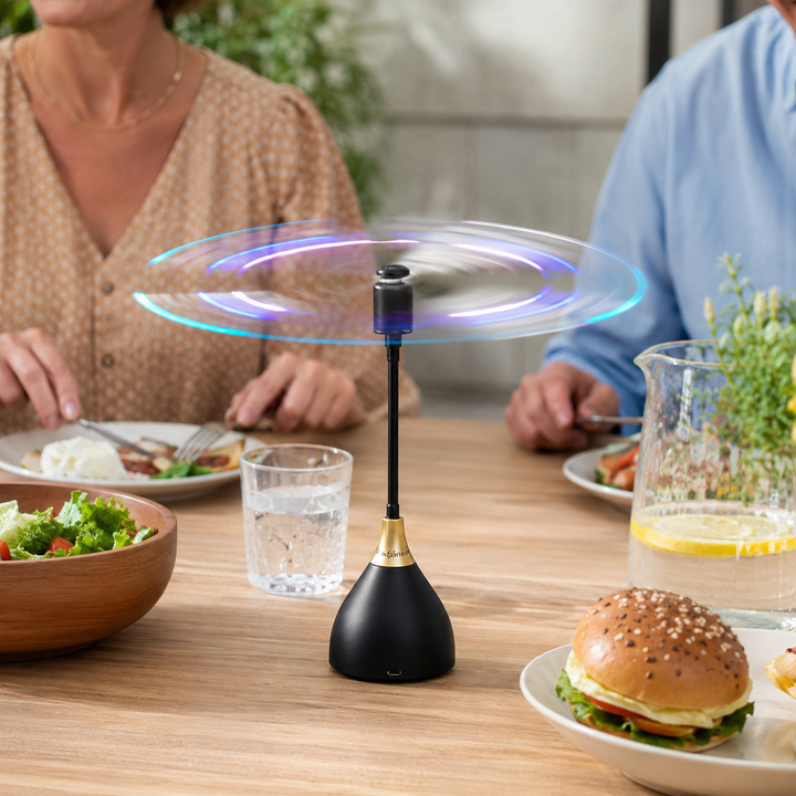 Appareil anti-mouches noir compact pour barbecue ou table de cuisine, avec pales rotatives douces.