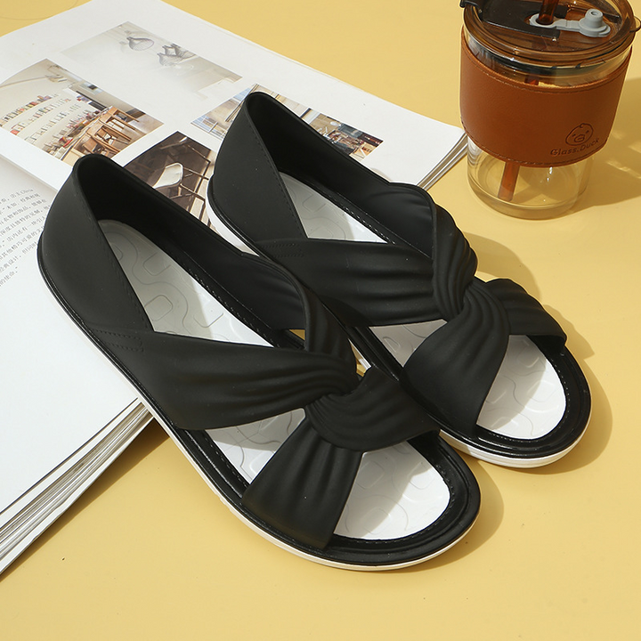 Sandales plates confortables et légères pour femme, parfaites pour les vacances estivales.