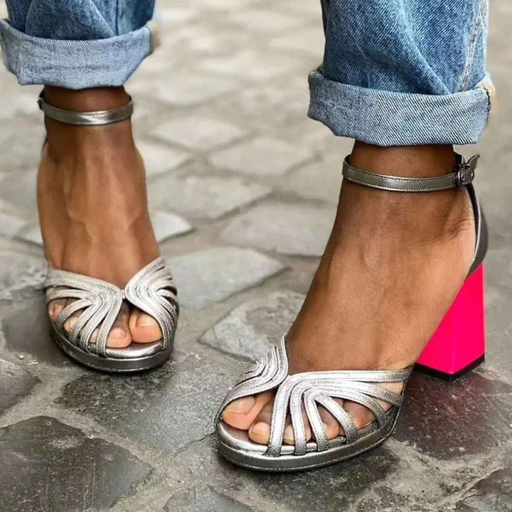 Chaussures femme sandales à talon bloc, polyvalentes et chic. Parfaites pour l'été, apportent confort et style à votre look.