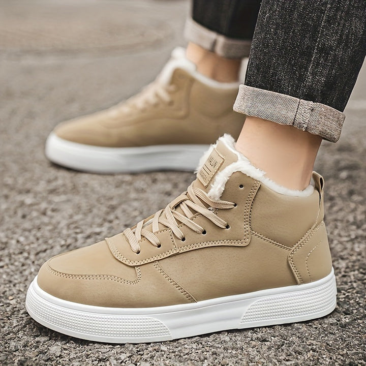 Bottes d'hiver homme résistantes au froid. Chaussures montantes chaudes et confortables pour la mode urbaine.