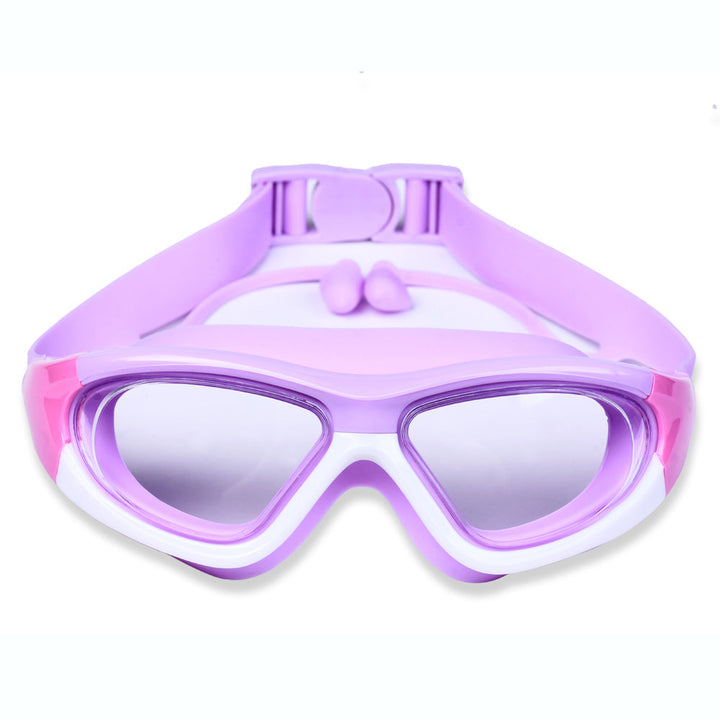 Enfant nageant avec lunettes natation anti-buée, vision claire sous l'eau.