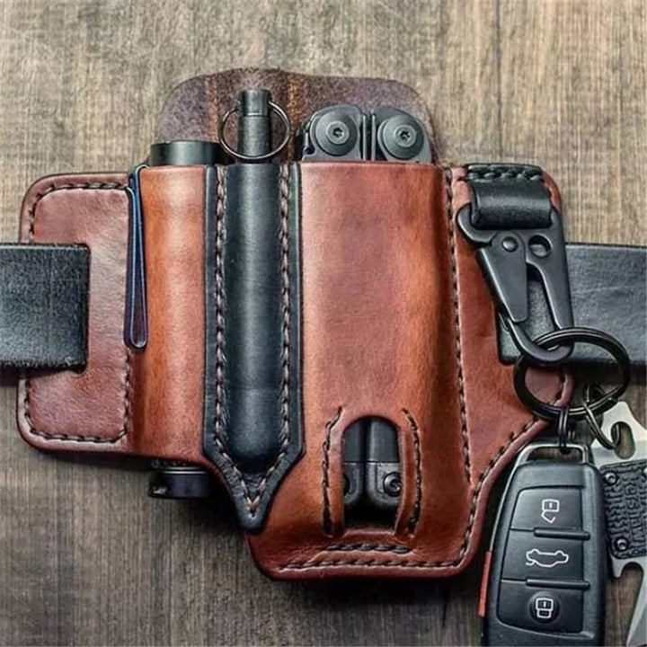 Étui de ceinture TactiSheath en cuir véritable pour ranger un multitool, couteau suisse et lampe de poche EDC.