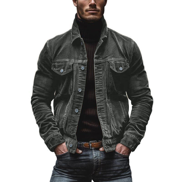 Texture détaillée du tissu robuste de la veste workwear homme vintage, pour durabilité et style.