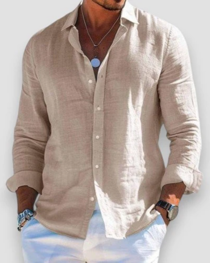 Vêtement homme : chemise décontractée légère, parfaite pour l'été, alliant élégance et confort estival.