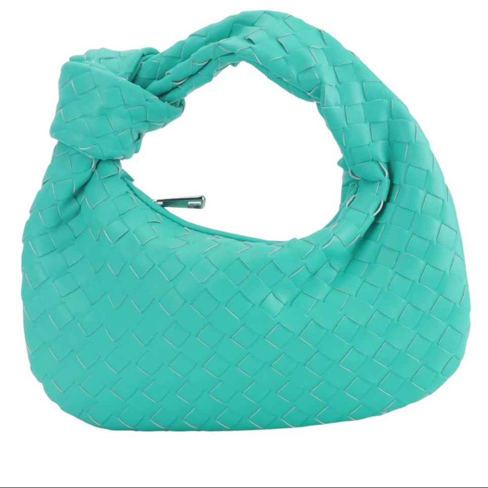Sac bandoulière tressé femme, petit et élégant, en cuir végétalien, pour un style chic et pratique.