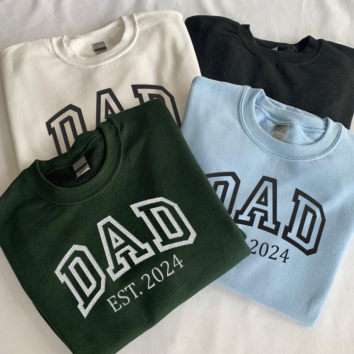 Hoodie personnalisé unisexe brodé noms proches. Cadeau unique affectif pour couple ou famille.