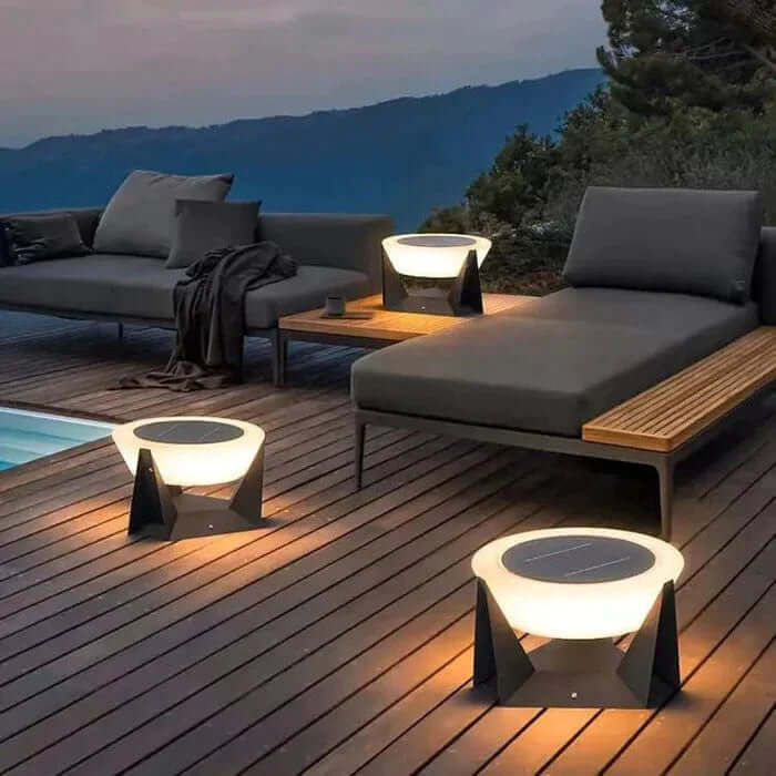 Lampe solaire LED de jardin, étanche, pour éclairage extérieur économe en énergie et décoratif.