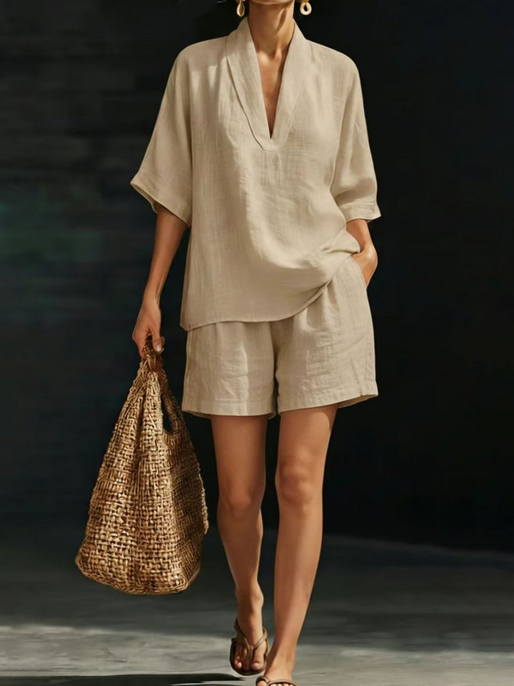 Ensemble femme décontracté été : haut col V et short confortable pour loungewear ou tenue printanière polyvalente.