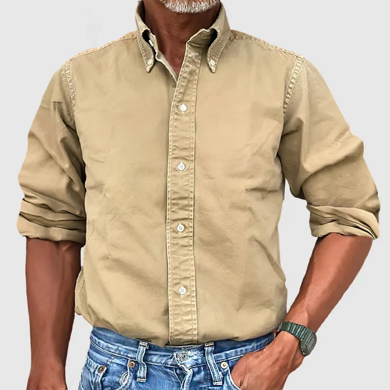 Chemise vintage homme manches longues, look délavé décontracté. Parfaite pour un style rétro casual.