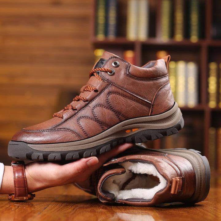 Bottes montantes marron pour hommes, étanches, avec lacets et semelle antidérapante, idéales pour automne/hiver.