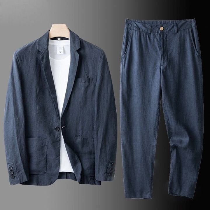 Costume décontracté homme, couleur tendance, coupe ajustée, très confortable. Idéal pour un look estival élégant et moderne.