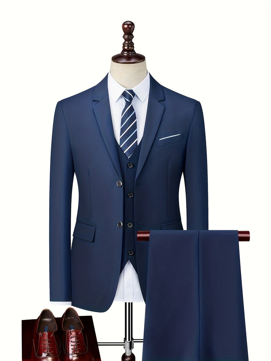 Costume homme formel, gris foncé, deux pièces, idéal pour réunions ou cérémonies.