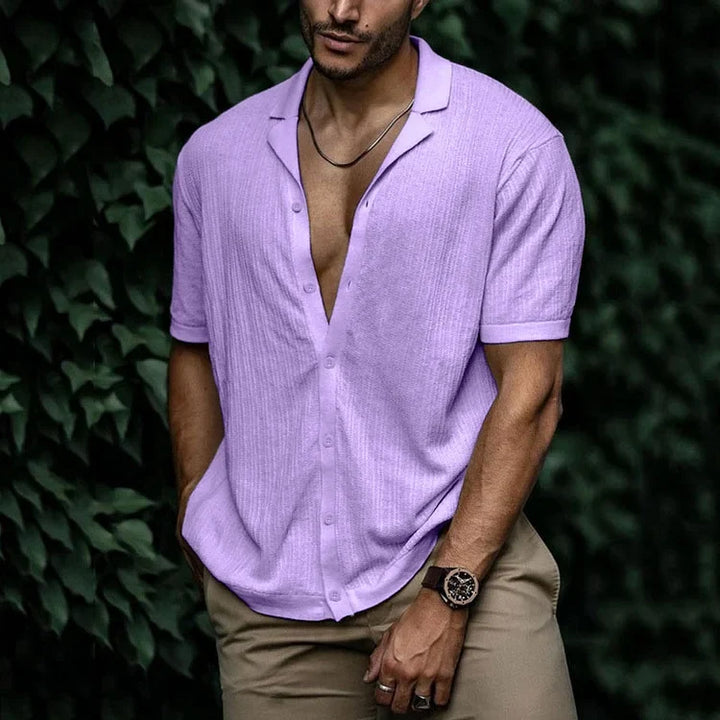 Vêtement homme d'été: chemise légère et fluide, idéale pour la plage.