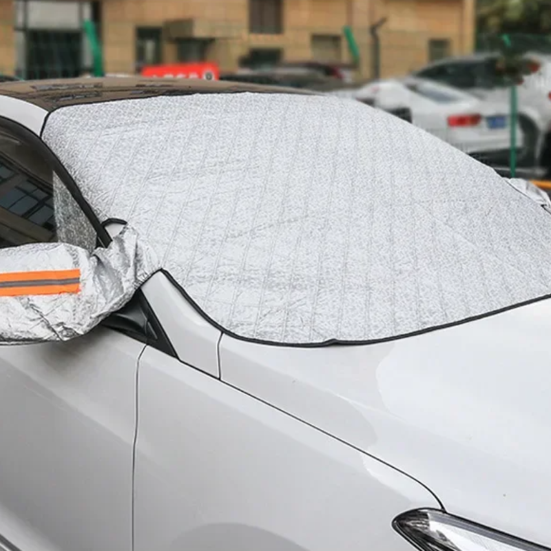 Couverture pare-brise antivol FrostGuardia pour une protection auto sécurisée contre les éléments.